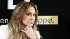 Модна икона: Дженифър Лопес с огненочервена рокля