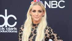 Огромно щастие: Как преминават първите дни на Ашли Симпсън с новороденото ѝ момче