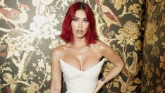 Снежанката на Дядо Коледа – Меган Фокс впечатли с прозрачна бяла рокля