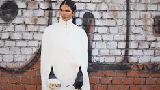 Аксесоари за 2023 – чанти като гривни са новата тенденция