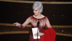 Джейн Фонда на 83 – още търси одобрението на мъжете