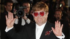 Елтън Джон с писмо до синовете си