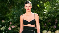 Кендъл Дженър доказа, че червеното червило е задължително за всяка дама