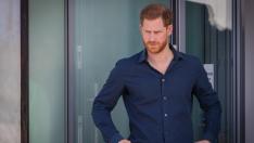 Принц Хари да спре да слуша жена си, поиска кралски фотограф