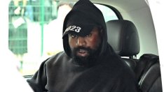 Кание Уест тръгна на разходка по чорапи и масивни подплънки на раменете
