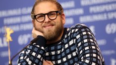 Джона Хил залюби красива сърфистка