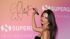 Нови прически – Емили Ратайковски се подстрига сама