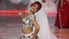 Заради коронавируса: Мис Англия се завърна към лекарската професия