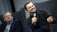 Нова година, все същият Леонардо ди Каприо – актьорът заобиколен от модели на скъпа яхта