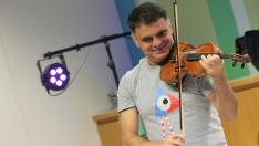 Васко Василев си направи маска от шал 