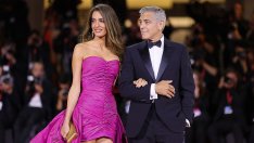 Зашеметяващата Амал Клуни организира елегантен коктейл на вилата си на езерото Комо