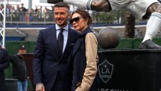 Виктория Бекъм се гордее с извивките на мъжа си