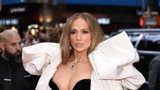 La Dolce Vita &ndash; Дженифър Лопес с елегантна лятна визия по време на разходка с близнаците си в Рим