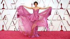 Хали Бери – влюбена и готова за лятото