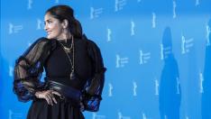 Открийте разликите: Салма Хайек по бански сега и преди 20 години