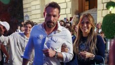 Дует в живота и на сцената: Бен Афлек пя коледни песни с Дженифър Лопес