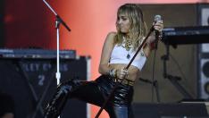 Провокативна и гола – новата фотосесия на Майли Сайръс