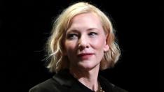 Стил по време на пандемия: Кейт Бланшет на фестивала във Венеция