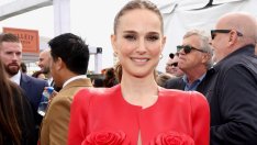 Наскоро разведената Натали Портман беше видяна да флиртува с Пол Мескал