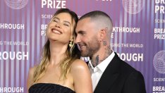 Романтика – Адам Лавин от Maroon 5 посвети песен на съпругата си