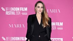 Анджелина Джоли и предполагаемото ѝ гадже Акала се появиха в сходни черни костюми