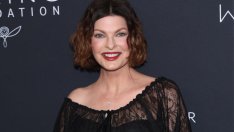 Линда Еванджелиста се появи със специален кавалер, за да приеме важна награда