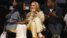 Адел се възмути от държанието на феновете: Вие сте ненормални