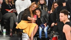 По стъпките на мама - 11-годишната Блу Айви на сцената с Бионсе