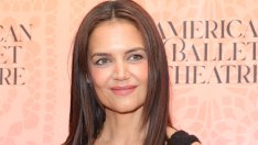 Кейти Холмс тръгна из Ню Йорк по спортен сутиен