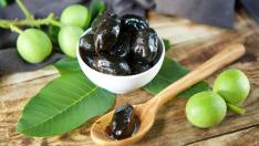 Как да приготвим сладко от зелени орехчета