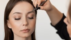 По-тънки и фини вежди – тренд от 2000-те, който се завръща