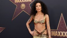 Холзи претърпяла аборт на сцената