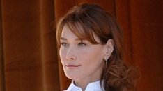 По френски нежна, като Карла Бруни