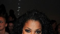 И Джанет пусна сингъл. Изкачи се до върха.