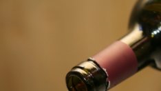 Чудно. Червеното вино пази и мозъка