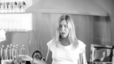 Таен запис в къщата показва корема на Дженифър Анистън (видео)