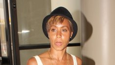 Джейда Пинкет Смит е блондинка с къса коса