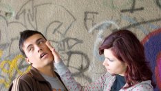 Как да научите своята дъщеря-тийнейджърка да слага граници