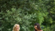 Новоизлюпена майка = нови приятелки