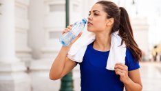 Защо трябва да пиете вода веднага след събуждане?