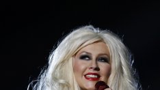 Кристина Агилера направи гаджето си текстописец