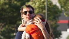 Том Круз ще съди списание, което написа, че е изоставил Сури