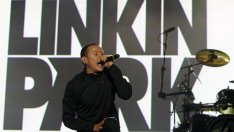 1 година мина: Светът страда за Честър Бенингтън