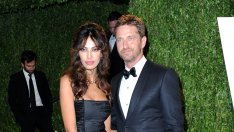 Джерард Бътлър свалил гаджето си без дори да я целуне