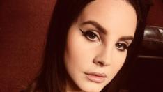 Лана дел Рей се разрева на сцената заради опита да бъде отвлечена