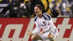 Бекъм сложи маска за сън на тренировка (видео)