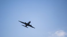 Глоба за мъж, тормозил пътници на самолет