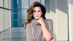 Синди Крауфорд обича да танцува върху масите