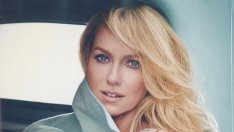 Наоми Уотс е съблазнителка в розово