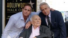 Кърк Дъглас на 102 г.: Да бъдем добри в тези сурови времена